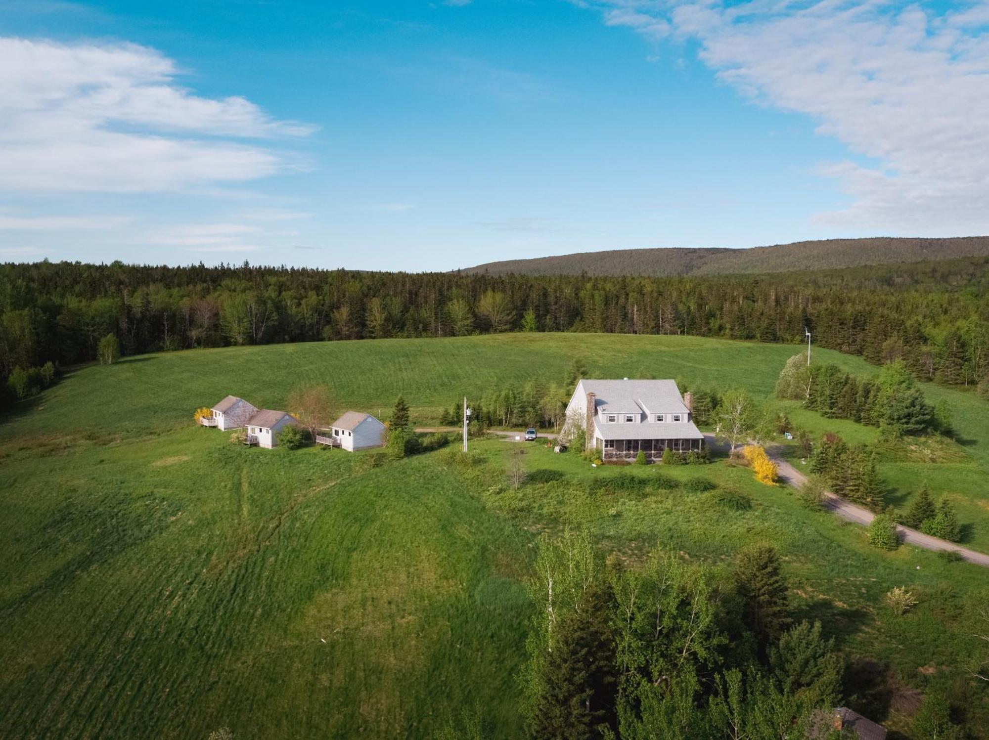 Chanterelle Inn & Cottages Baddeck Exterior photo